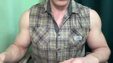 Snapshot of mrbiceps_23 chatting on 12.23.24 Mrbiceps23 online show from 12.23.24