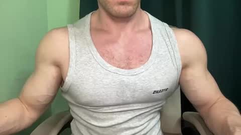 Snapshot of mrbiceps_23 chatting on 12.24.24 Mrbiceps23 online show from 12.24.24