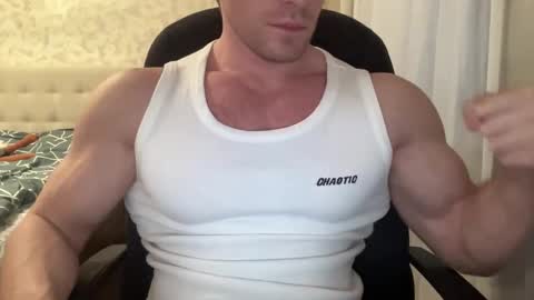 Snapshot of mrbiceps_23 chatting on 01.04.25 Mrbiceps23 online show from 01.04.25