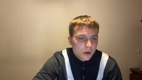 Snapshot of mrheat_ chatting on 10.10.25 Max online show from 10.10.25