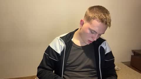 Snapshot of mrheat_ chatting on 10.14.25 Max online show from 10.14.25