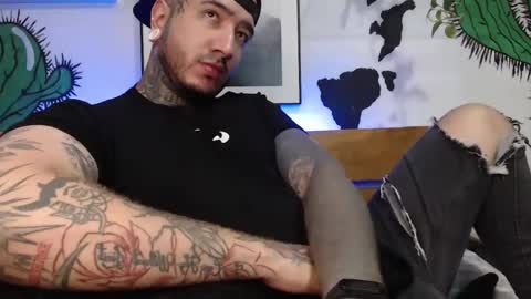 Snapshot of mrmanny__ chatting on 01.01.25 mrmanny__ online show from 01.01.25