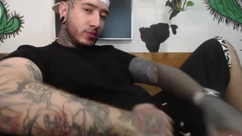 Snapshot of mrmanny__ chatting on 01.28.25 mrmanny__ online show from 01.28.25