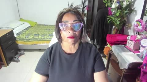 Snapshot of mrs_mommy chatting on 03.02.25 mrs_mommy online show from 03.02.25