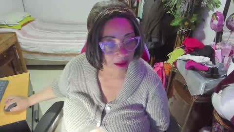 Snapshot of mrs_mommy chatting on 03.07.25 mrs_mommy online show from 03.07.25