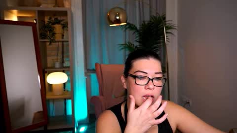 Tamara online show from 11.28.25