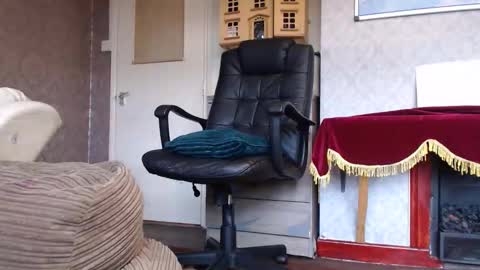 Snapshot of mrstraightdik chatting on 11.04.25 Mr. Dan online show from 11.04.25