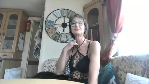 Snapshot of ms_toni_g chatting on 10.21.25 ms_toni_g online show from 10.21.25