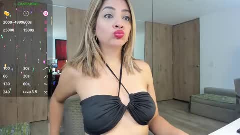 Snapshot of ms_valerypawg chatting on 03.02.25 Valery Torres online show from 03.02.25