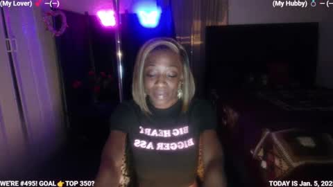 Snapshot of ms_waterworks chatting on 01.06.25 DaPussyFairy online show from 01.06.25