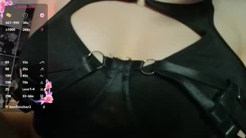 Noora Saetr online show from 09.23.25