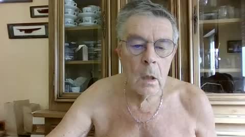 Snapshot of mururoa35 chatting on 10.28.25 mururoa35 online show from 10.28.25