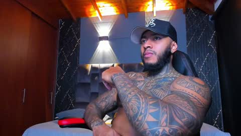 Snapshot of muscle_man19 chatting on 12.31.24 Nick online show from 12.31.24