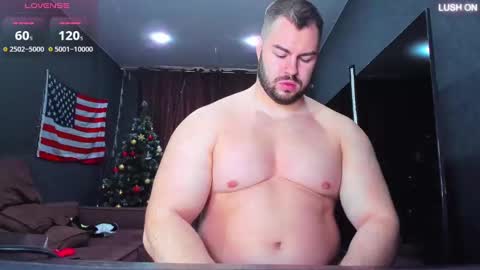 Snapshot of muscularjohnforu chatting on 02.12.25 click icon for peach  online show from 02.12.25