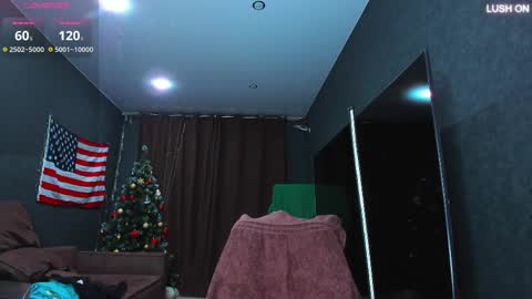 Snapshot of muscularjohnforu chatting on 02.13.25 click icon for peach  online show from 02.13.25