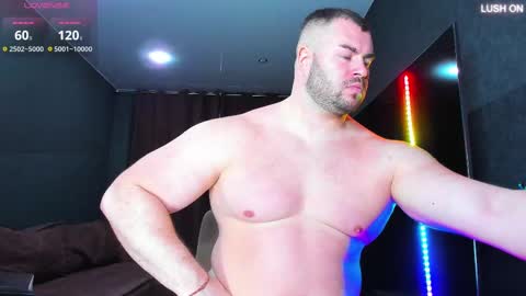 Snapshot of muscularjohnforu chatting on 02.15.25 click icon for peach  online show from 02.15.25