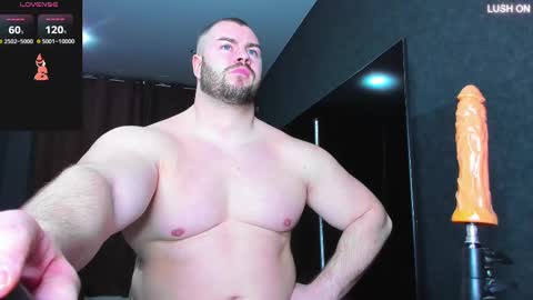 Snapshot of muscularjohnforu chatting on 03.05.25 click icon for peach  online show from 03.05.25