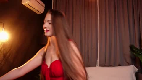 Snapshot of musesolis chatting on 02.21.25 MuseSolis online show from 02.21.25