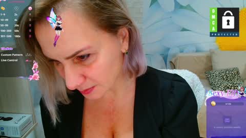 Snapshot of music_fairy chatting on 01.16.25 Lana online show from 01.16.25