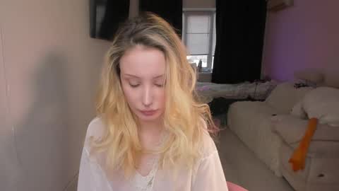 Snapshot of my_dia chatting on 03.05.25 Diana online show from 03.05.25