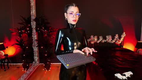Snapshot of my_maite chatting on 12.14.24 Maite online show from 12.14.24