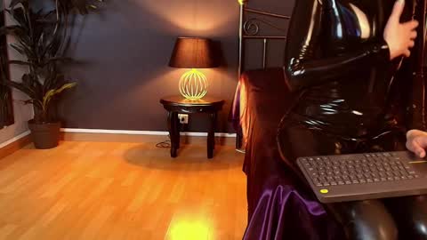 Snapshot of my_maite chatting on 01.30.25 Maite online show from 01.30.25
