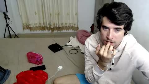 Snapshot of myke_xxx chatting on 09.22.25 mike online show from 09.22.25