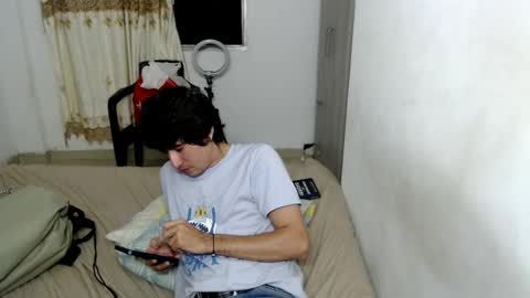 Snapshot of myke_xxx chatting on 11.01.25 mike online show from 11.01.25