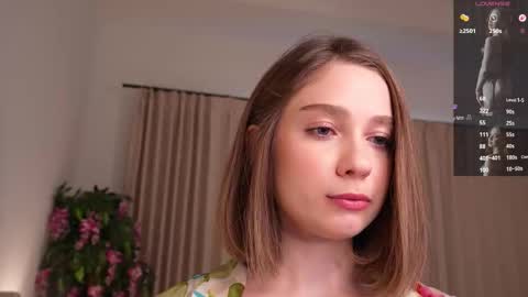 Snapshot of myloveellen chatting on 10.15.25 Ellen online show from 10.15.25