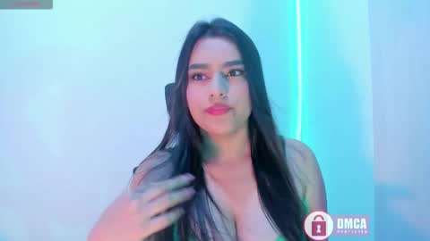 Snapshot of mypretty_isabella chatting on 10.06.25 Bella online show from 10.06.25