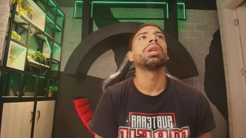 Snapshot of mystrongsubmissive chatting on 11.10.25 mystrongsubmissive online show from 11.10.25