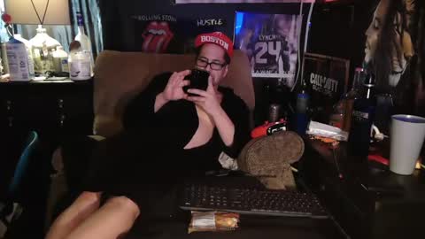 Snapshot of n3v3rpanic1 chatting on 01.04.25 SnackPants online show from 01.04.25