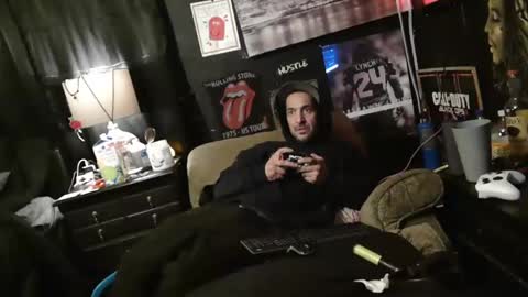 Snapshot of n3v3rpanic1 chatting on 01.06.25 SnackPants online show from 01.06.25