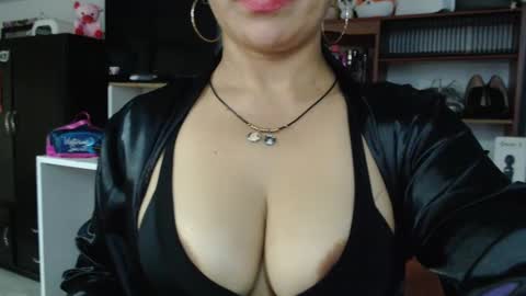 Nadia  online show from 02.05.25