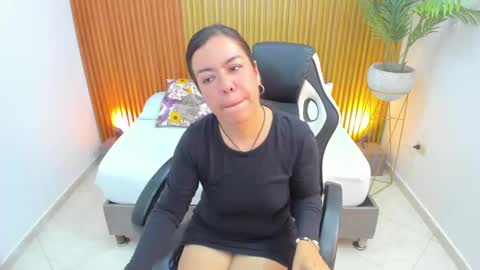 N A H I A online show from 02.26.25