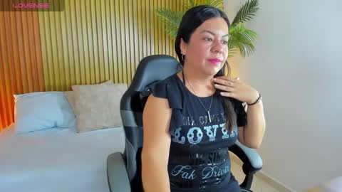 N A H I A online show from 11.04.25