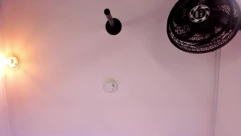 Snapshot of nahia_low chatting on 12.18.24 Valeria online show from 12.18.24