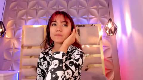 Snapshot of nahia_low chatting on 01.11.25 Valeria online show from 01.11.25