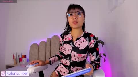 Snapshot of nahia_low chatting on 09.18.25 Valeria online show from 09.18.25