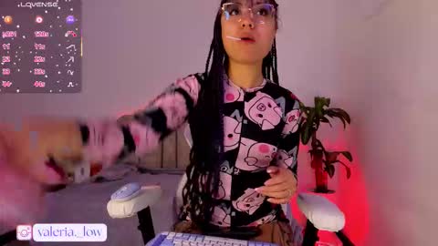 Snapshot of nahia_low chatting on 10.04.25 Valeria online show from 10.04.25