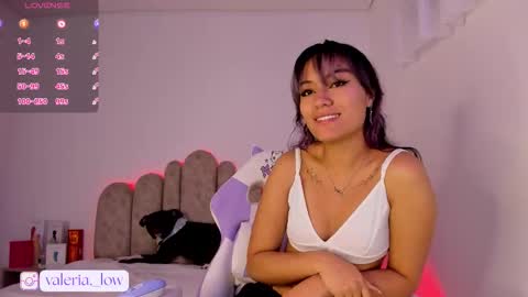 Snapshot of nahia_low chatting on 10.29.25 Valeria online show from 10.29.25