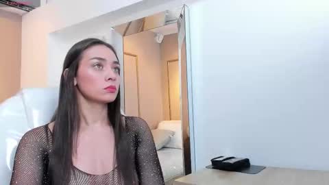 Snapshot of nahimithompson chatting on 10.23.25 Nahimi online show from 10.23.25