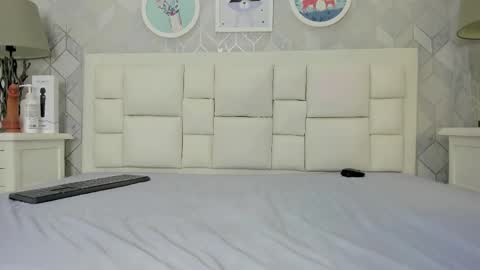 naia_cox online show from 10.11.25