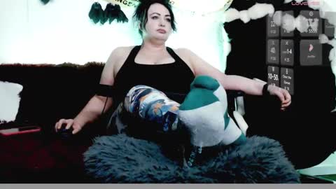 Snapshot of nanalagloss chatting on 01.09.25 NanaLaGloss online show from 01.09.25