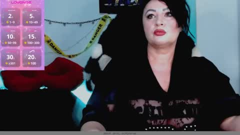 Snapshot of nanalagloss chatting on 01.18.25 NanaLaGloss online show from 01.18.25