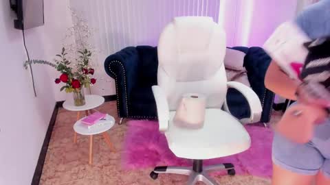 Snapshot of naomii_campbell_ chatting on 02.18.25 Naomi Campbell online show from 02.18.25