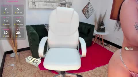 Snapshot of naomii_campbell_ chatting on 03.04.25 Naomi Campbell online show from 03.04.25