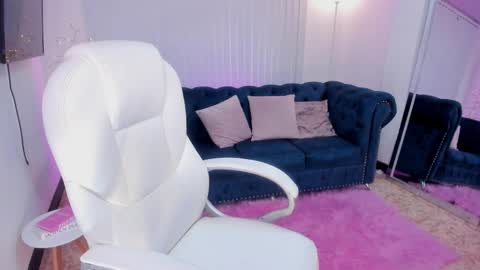 Snapshot of naomii_campbell_ chatting on 03.06.25 Naomi Campbell online show from 03.06.25