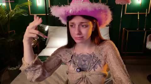 Snapshot of naomimur chatting on 09.26.25 Naomi online show from 09.26.25