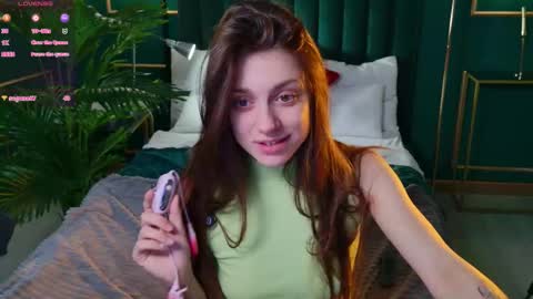 Snapshot of naomimur chatting on 10.09.25 Naomi online show from 10.09.25